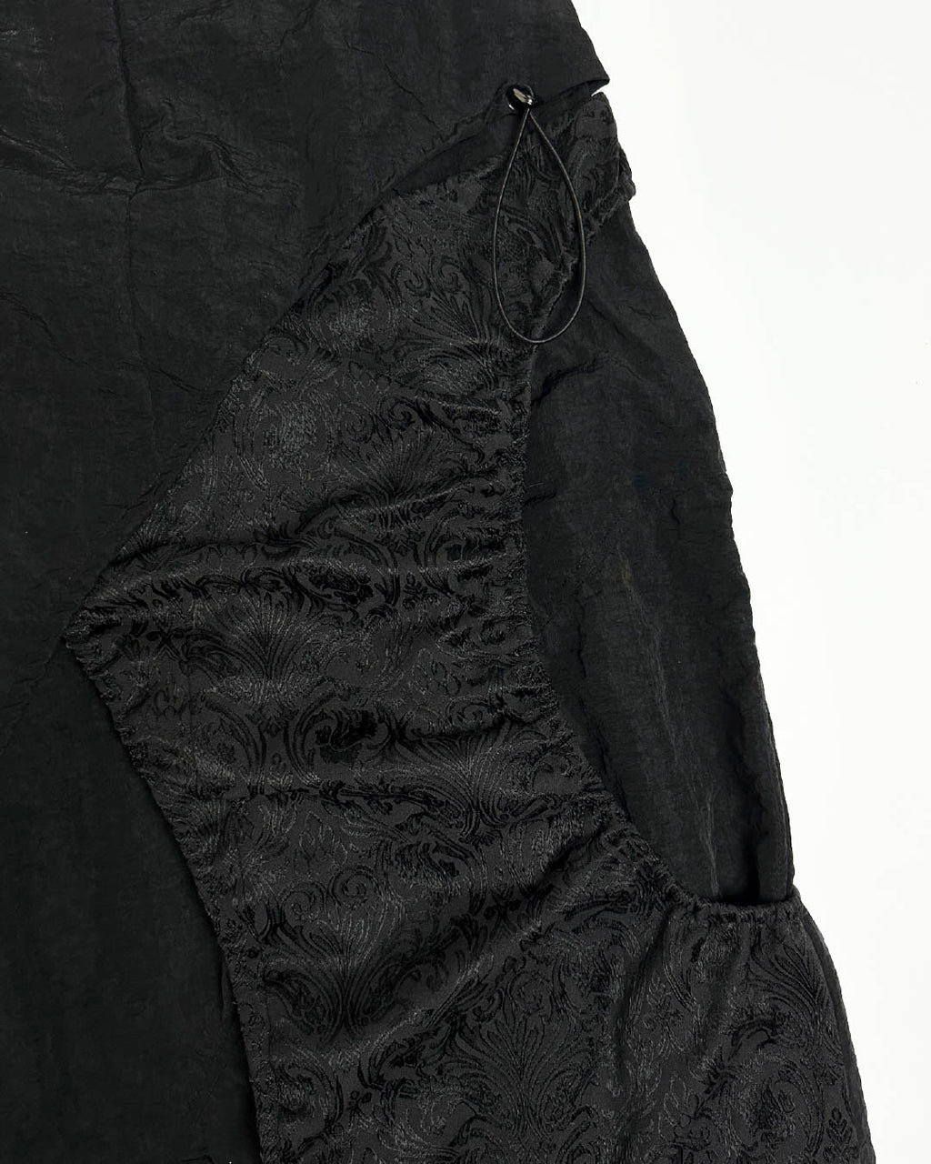 25AW-010 SKIRT - Spiral (Black)