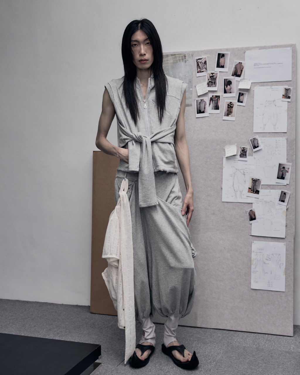 26Pre-Fall 011 Hooded vest - The shackles (Gray)