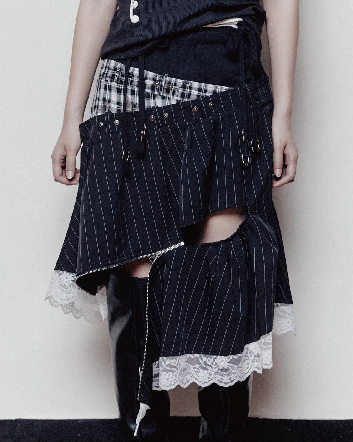 25SS-004 SKIRT - FRAYED BANQUET