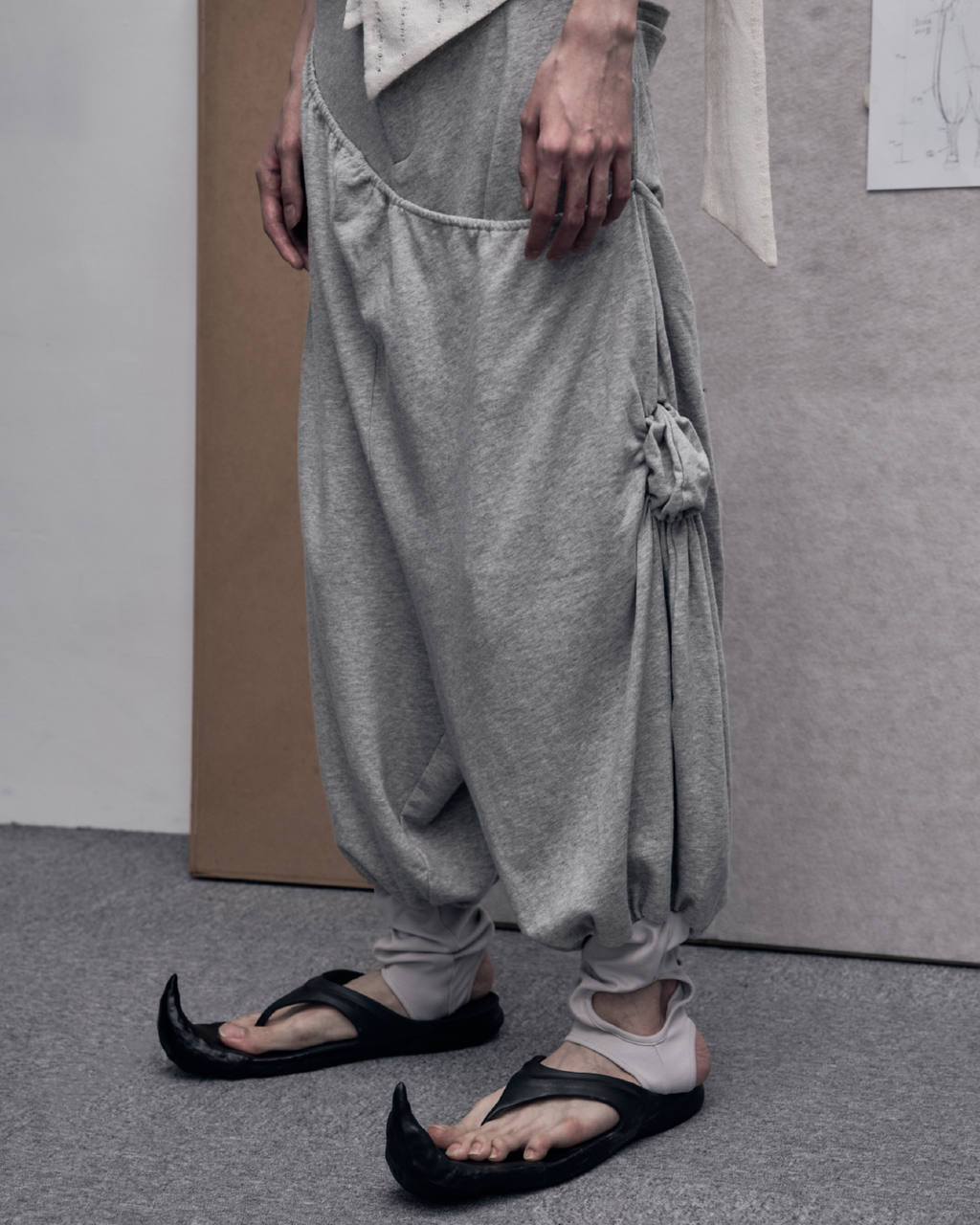 26Pre-Fall 015 Pants - Frontier (Gray)