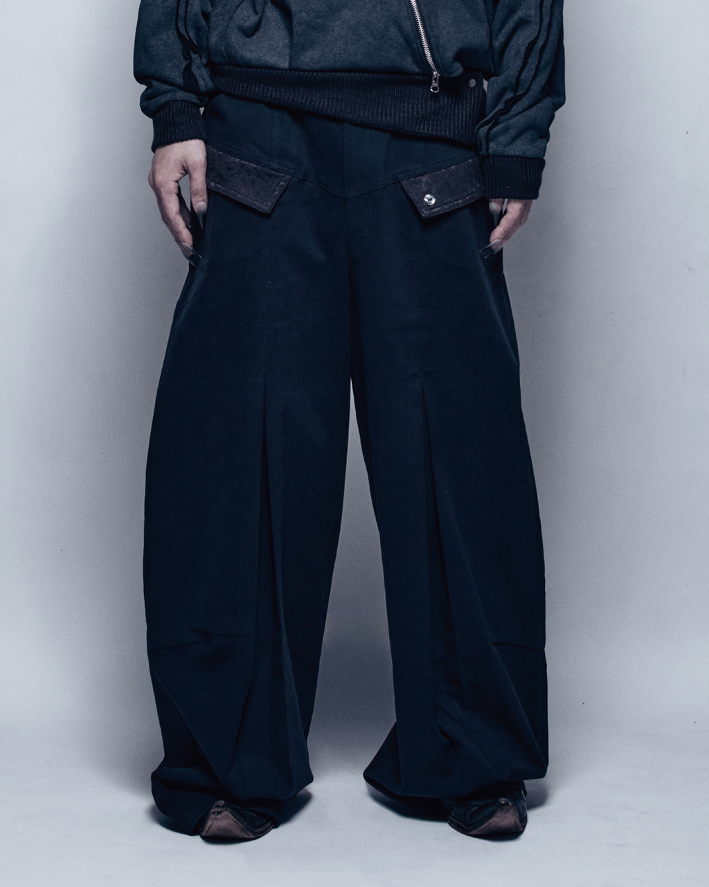 25AW-008 PANTS - The curtains