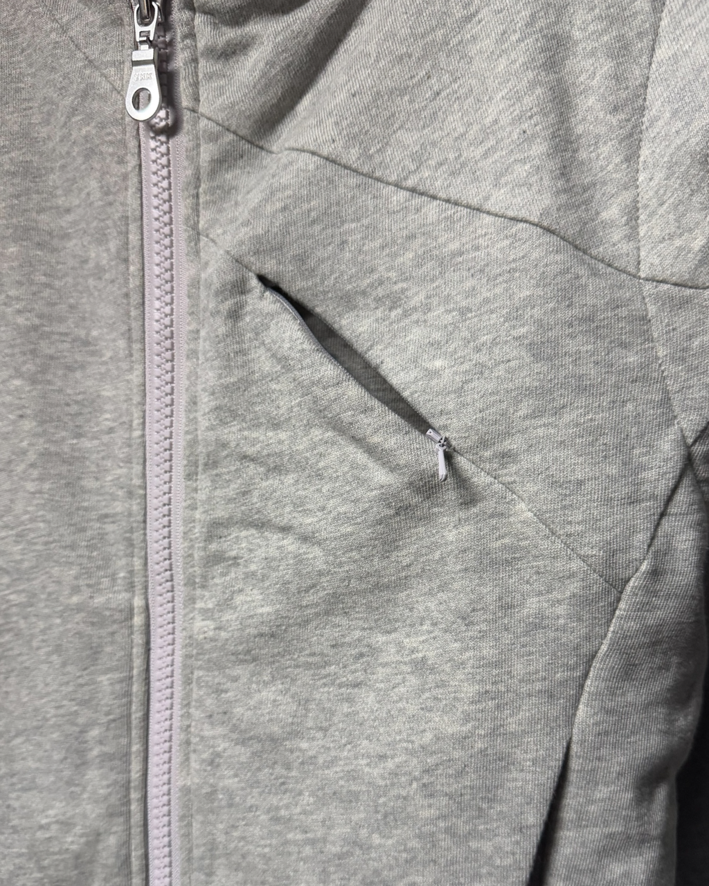 26Pre-Fall 011 Hooded vest - The shackles (Gray)