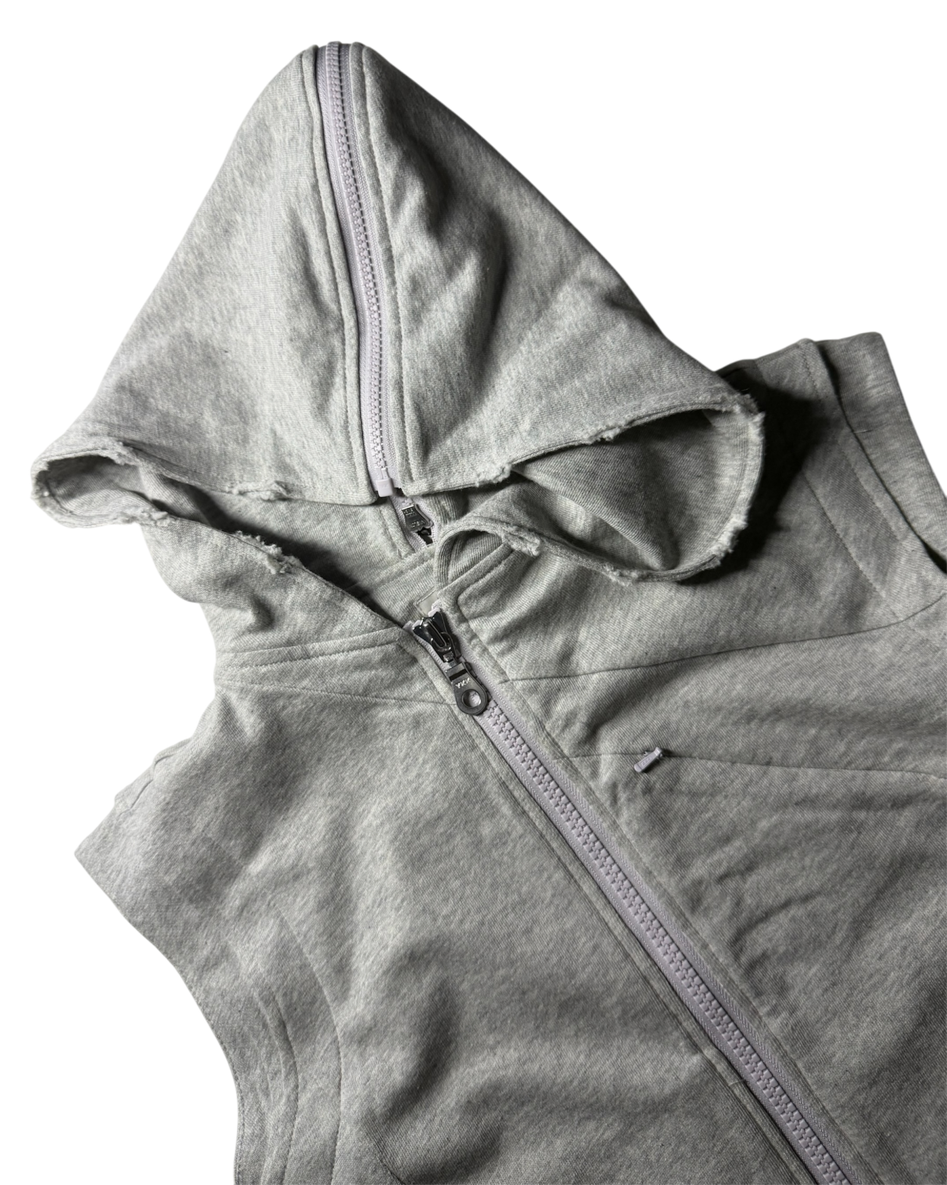 26Pre-Fall 011 Hooded vest - The shackles (Gray)