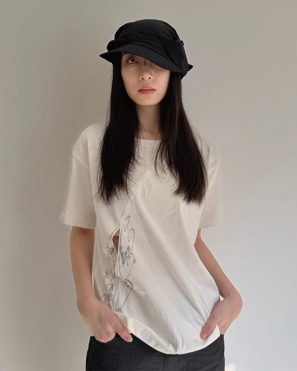 26AW 018 T-Shirt - Through the window (White)