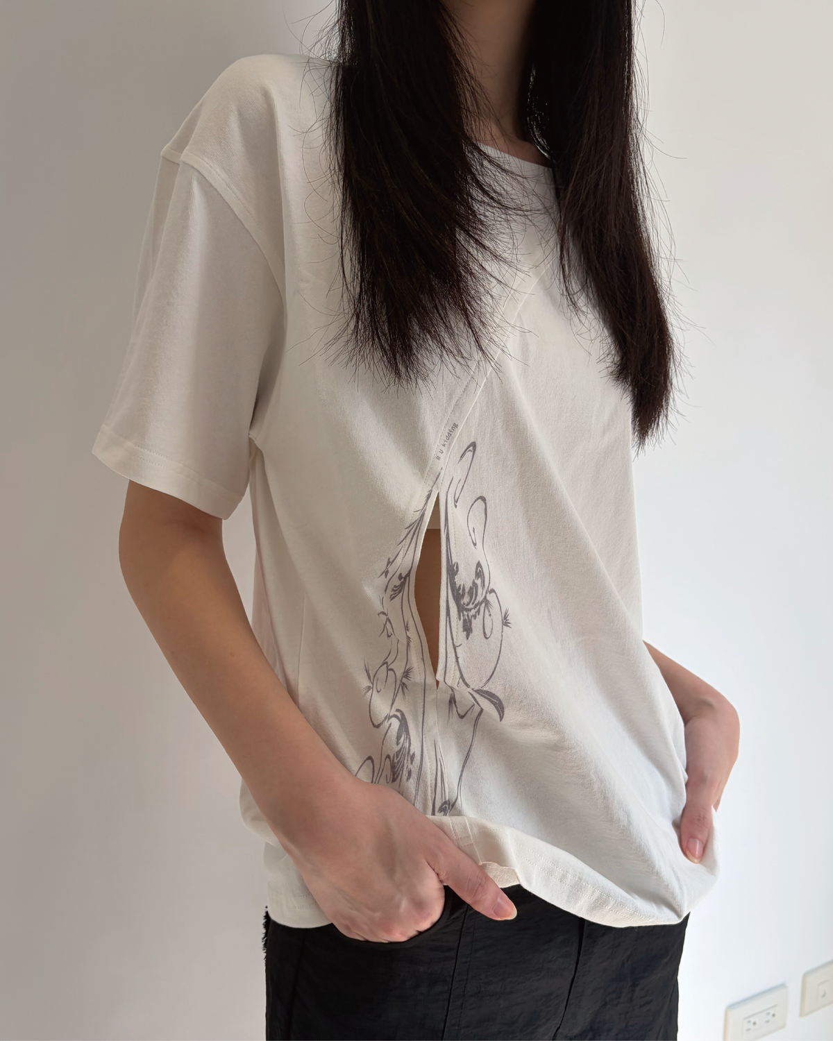 26AW 018 T-Shirt - Through the window (White)