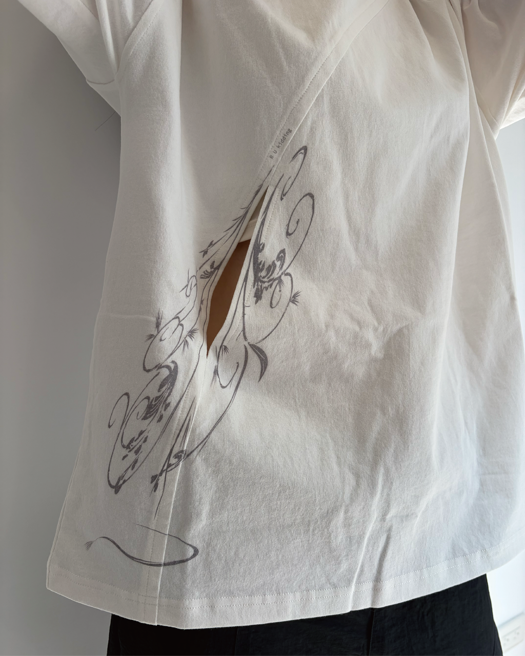 26AW 018 T-Shirt - Through the window (White)
