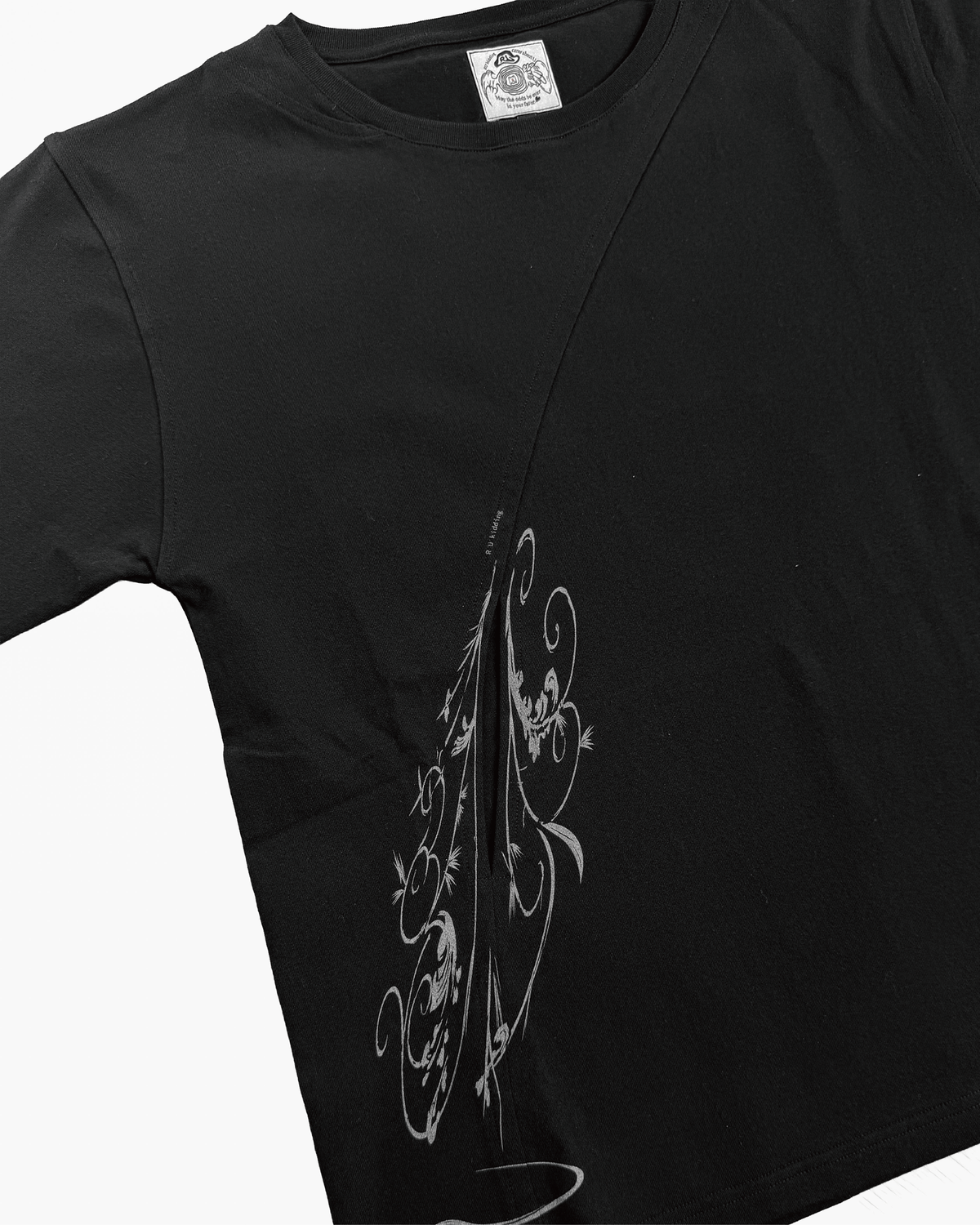 26AW 018 T-Shirt - Through the window (Black)